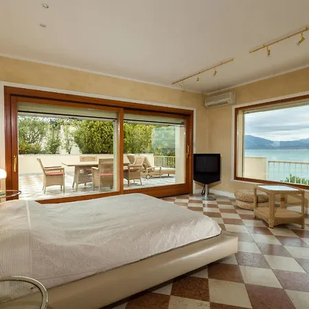 Lake Front Luxury Apartment (Adults Only) Sirmione Exterior photo
