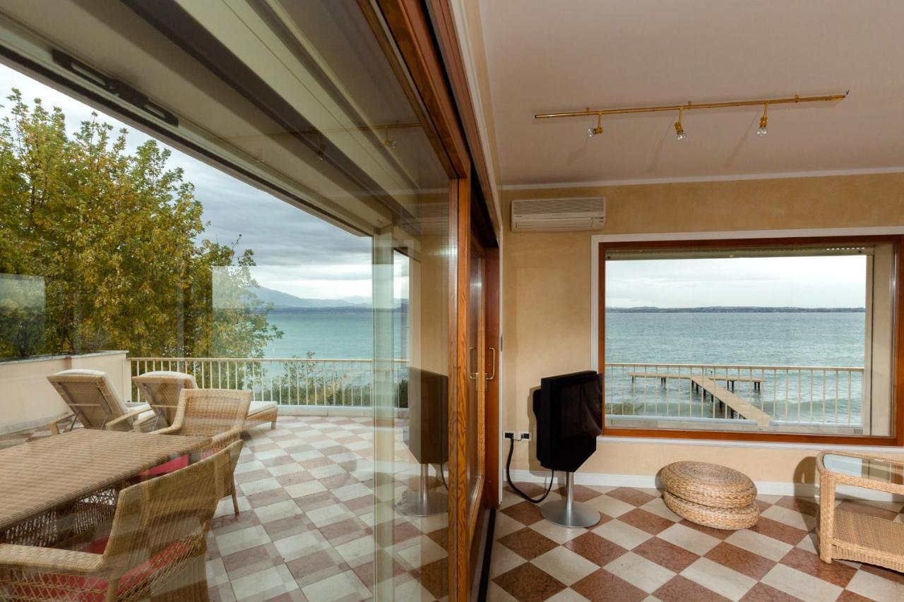 Front Luxury Sirmione