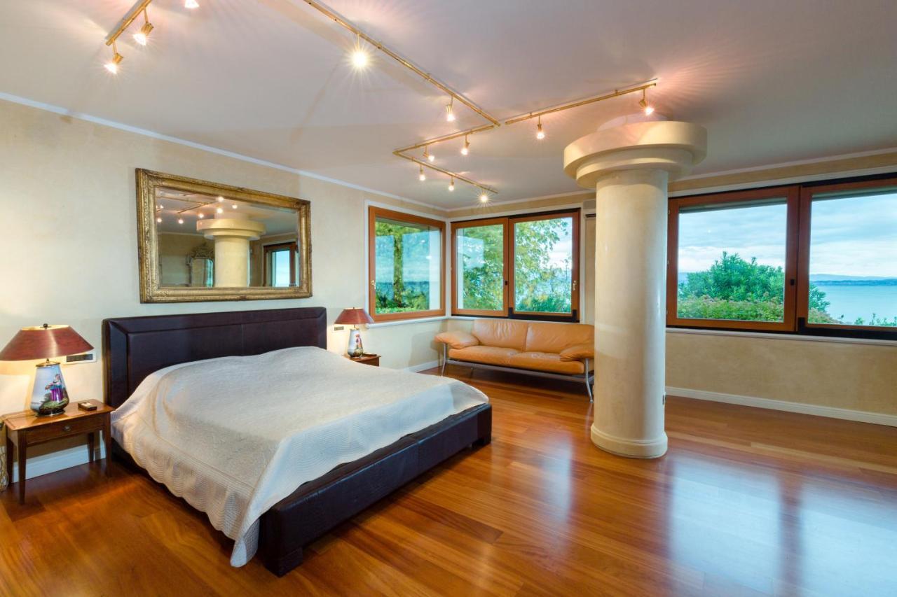 Front Luxury