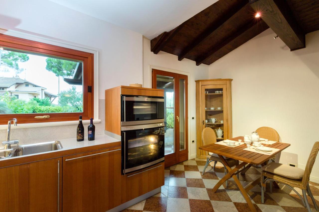 Front Luxury Villa Sirmione