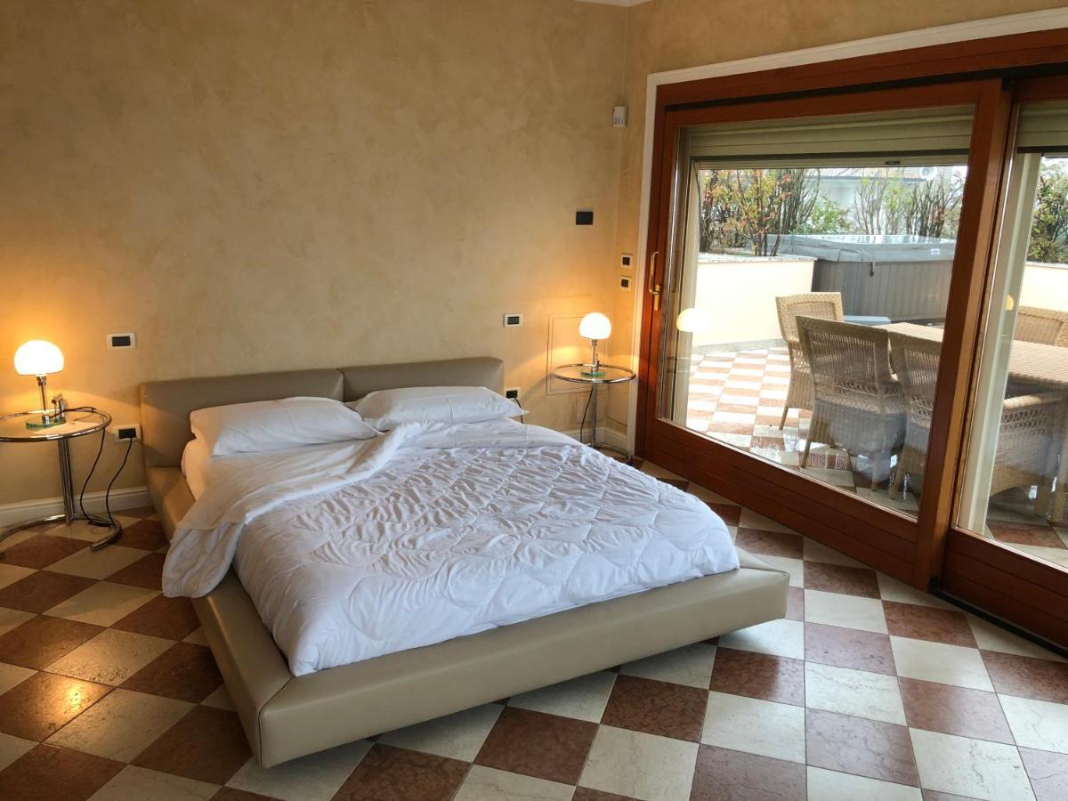 Front Luxury